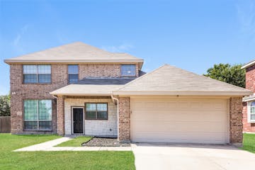 1229 Granada Dr DeSoto, TX 75115
